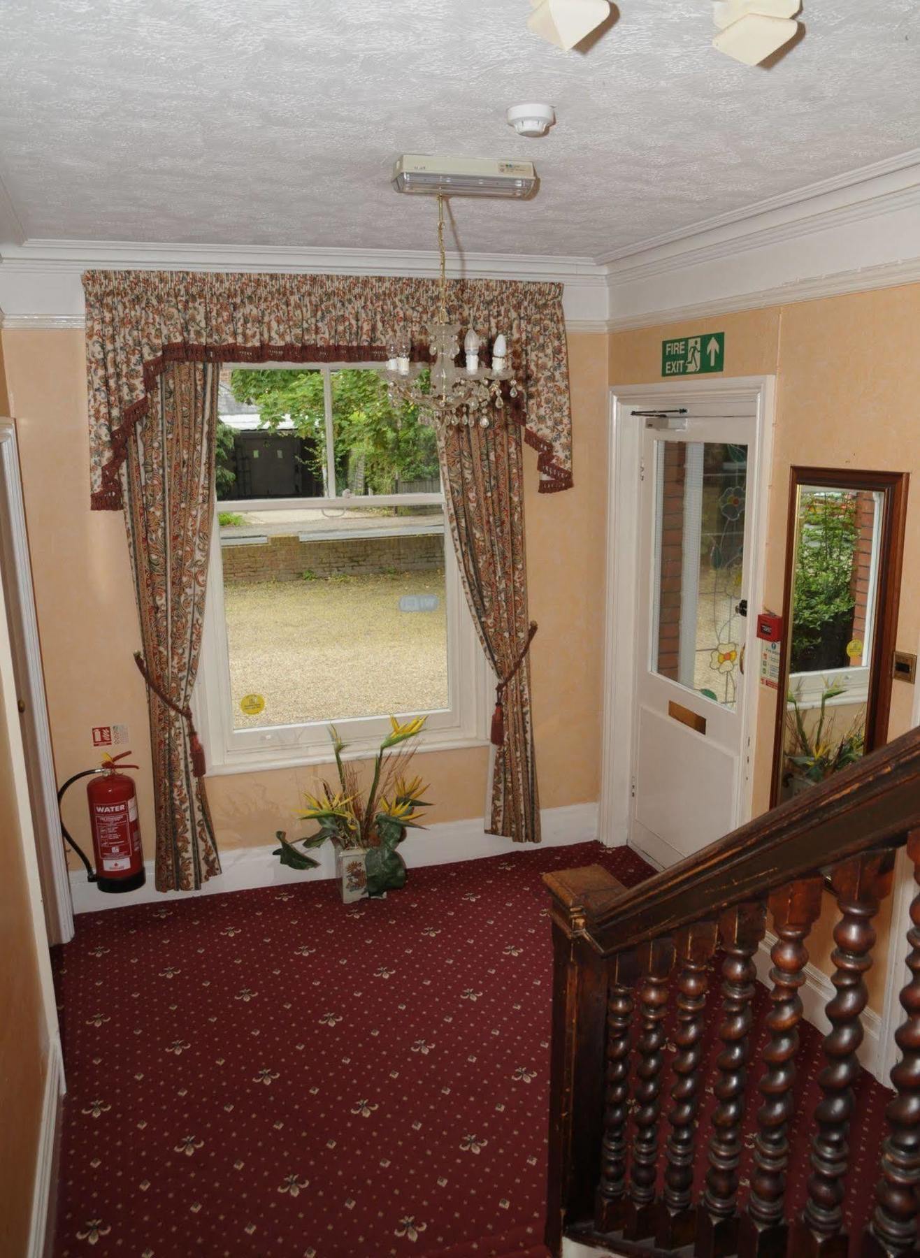 Wimblehurst Hotel Horsham Exterior foto
